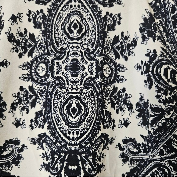 Talbots Abstract Geometric Print Navy Blue& Beige Short Sleeve Blouse Size XL - Picture 3 of 5